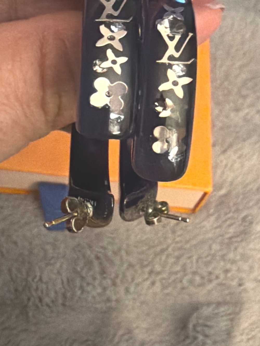 Preloved Louis Vuitton blue resin Monogram Hoop Earrings comes box - Picture 3 of 6